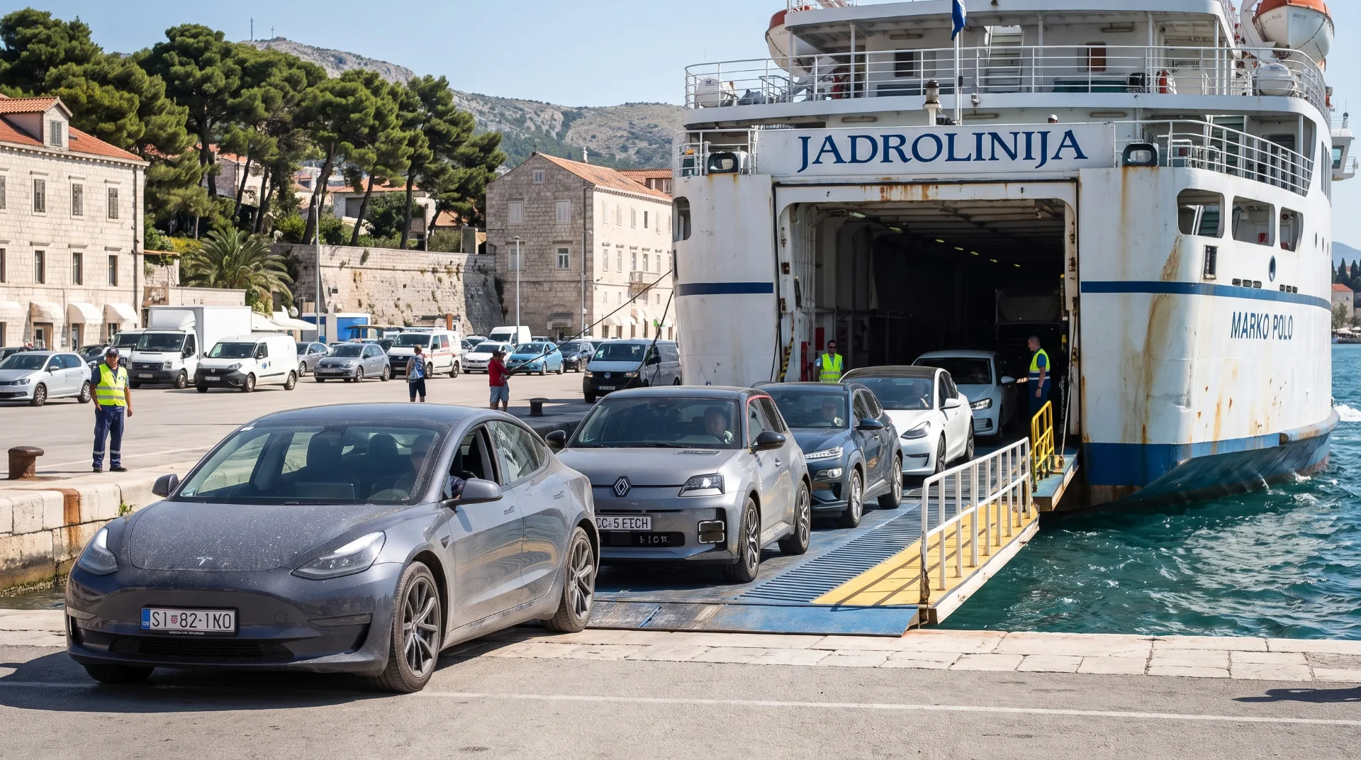 Električni avto na trajektu: kaj je res in kaj spletna laž