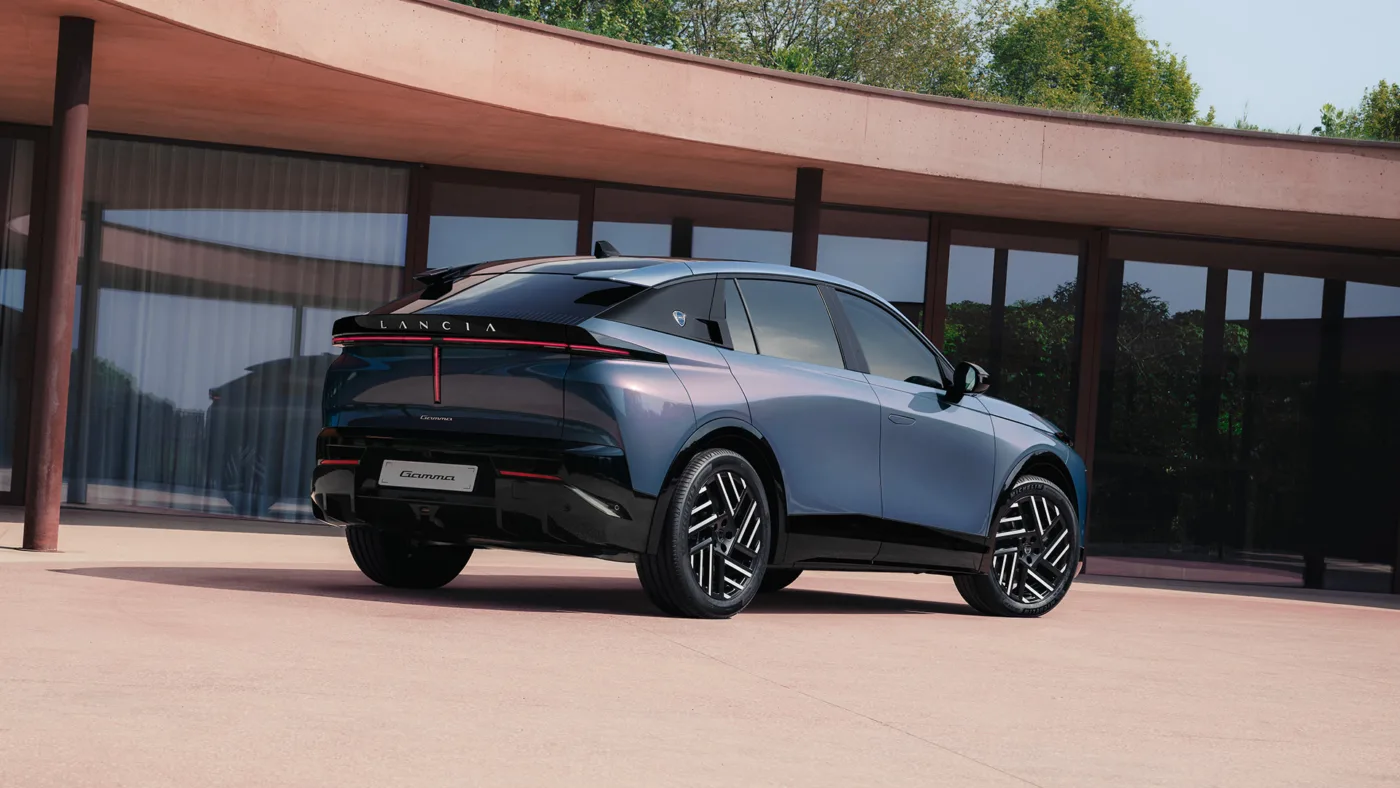 Lancia Gamma 2026: Italijani so vstali od mrtvih s 375 konji, 1.000 km dosega in eleganco, ki je Nemci nimajo