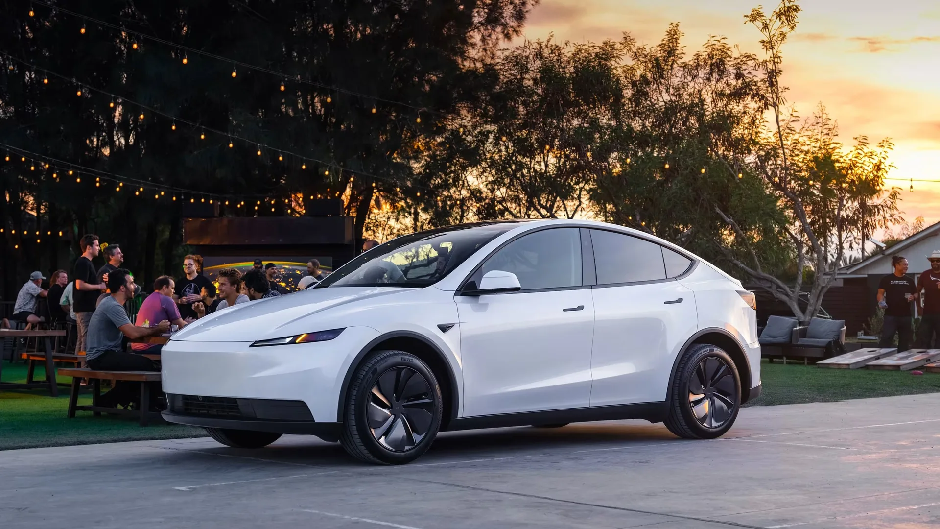 Subvencije za električna vozila 2026: do 7.800 € za najcenejše, Tesla Model Y pa lovi rok do 28. avgusta