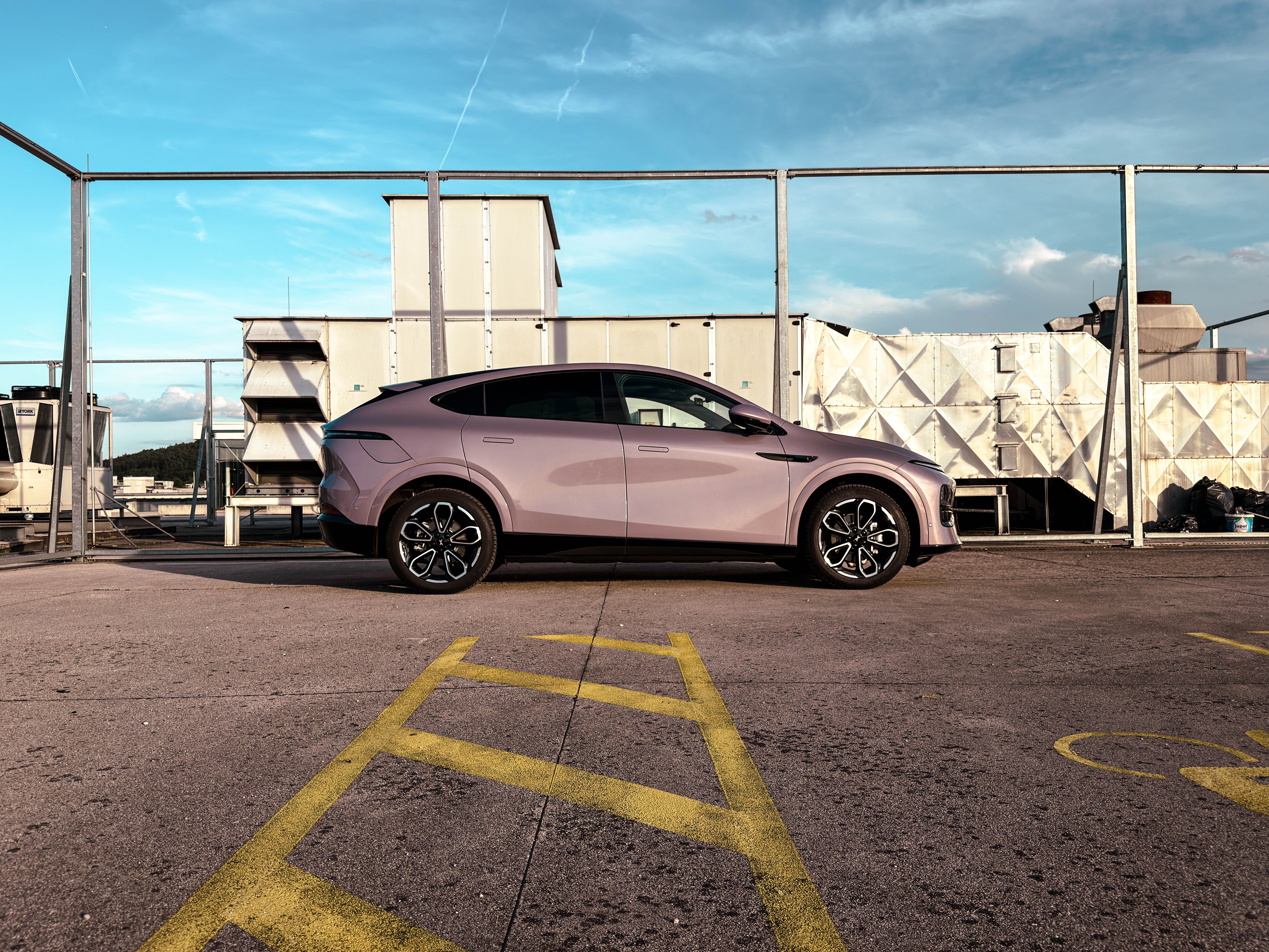 Test XPeng G6 Performance: električni SUV, ki se napolni hitreje, kot spiješ kavo 451 kW, 480 KM – a hitrost še ni karakter