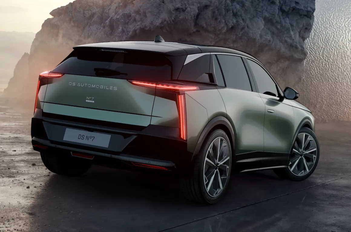 DS Automobiles N°7 AWD Long Range