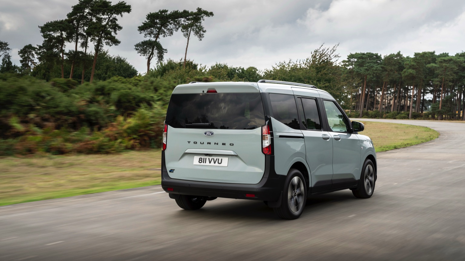 Ford e-Tourneo Courier 2024