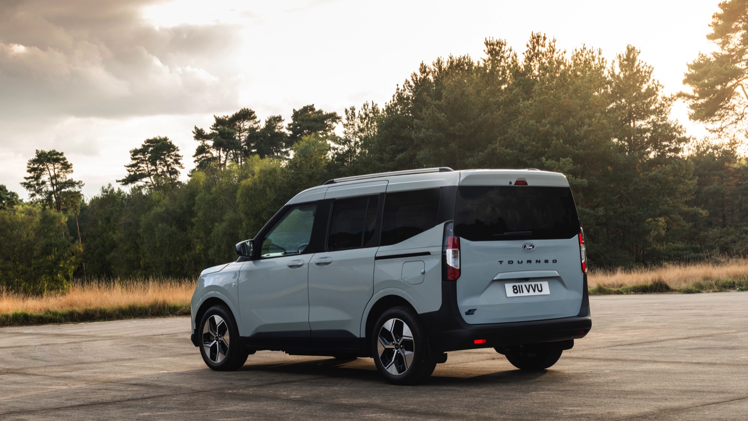 Ford e-Tourneo Courier 2024