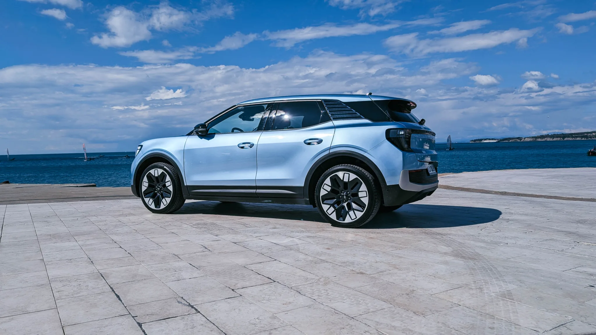 Ford Explorer Standard Range RWD