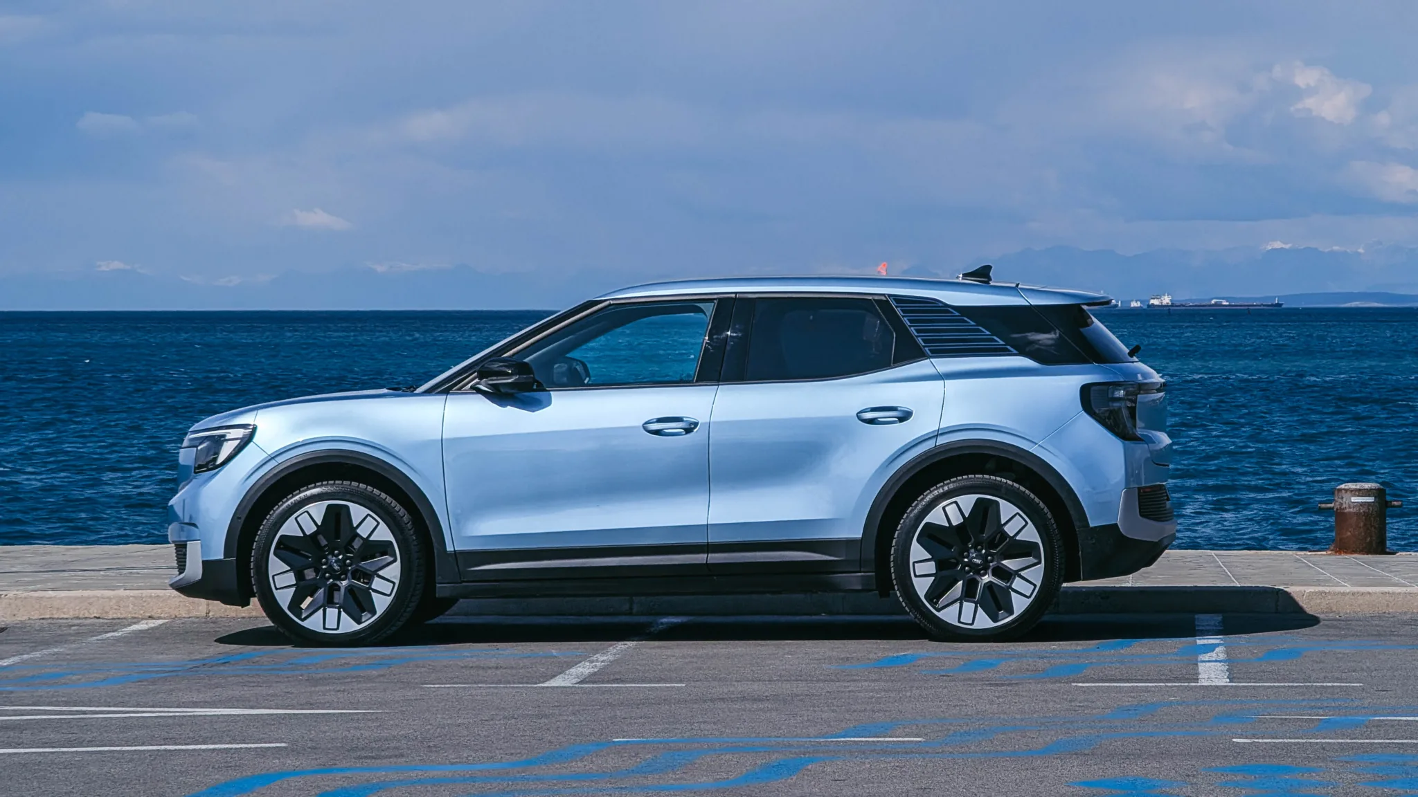 Ford Explorer Standard Range RWD
