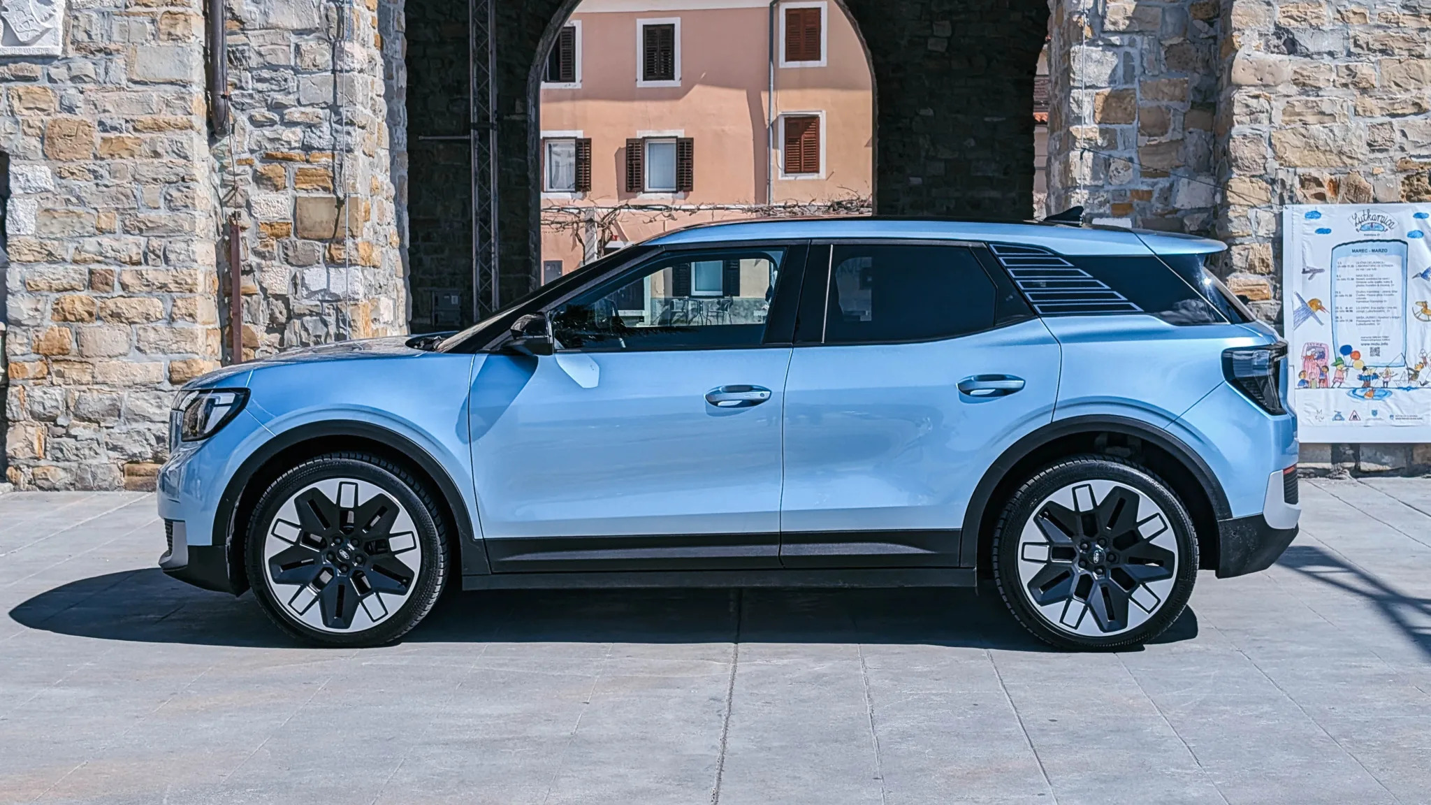 Ford Explorer Standard Range RWD