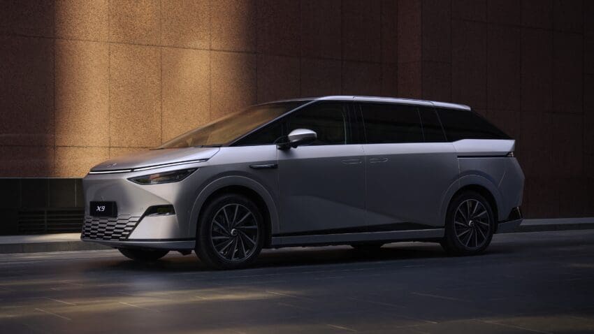 XPeng X9 FWD Long Range