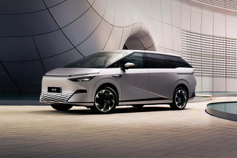 XPeng X9 FWD Long Range