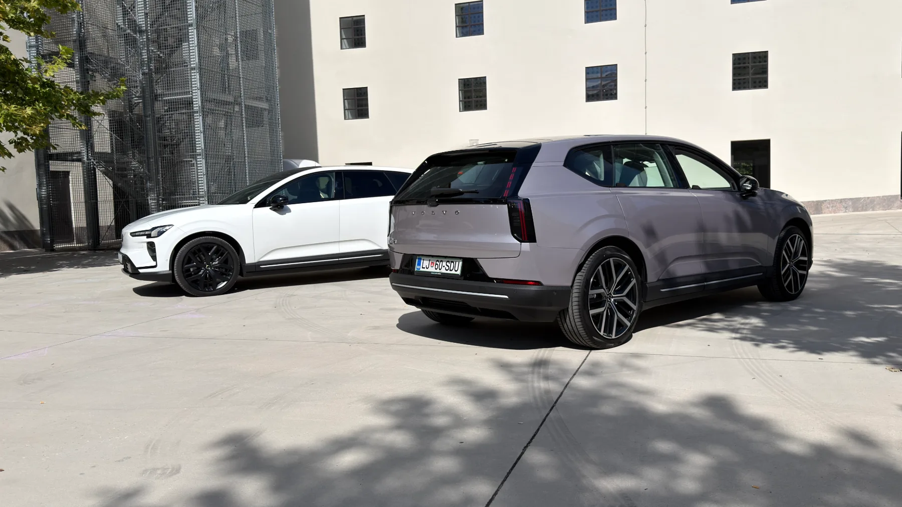 Volvo EX60 v Sloveniji: Do 810 km dosega in 680 KM za 63.350 evrov