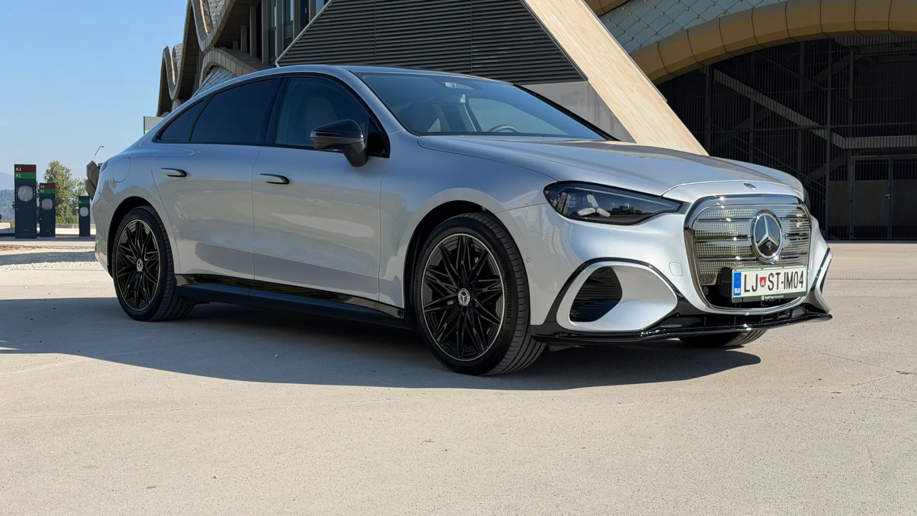 Električni Mercedes-Benz razred C: 762 km dosega in vrhunsko udobje