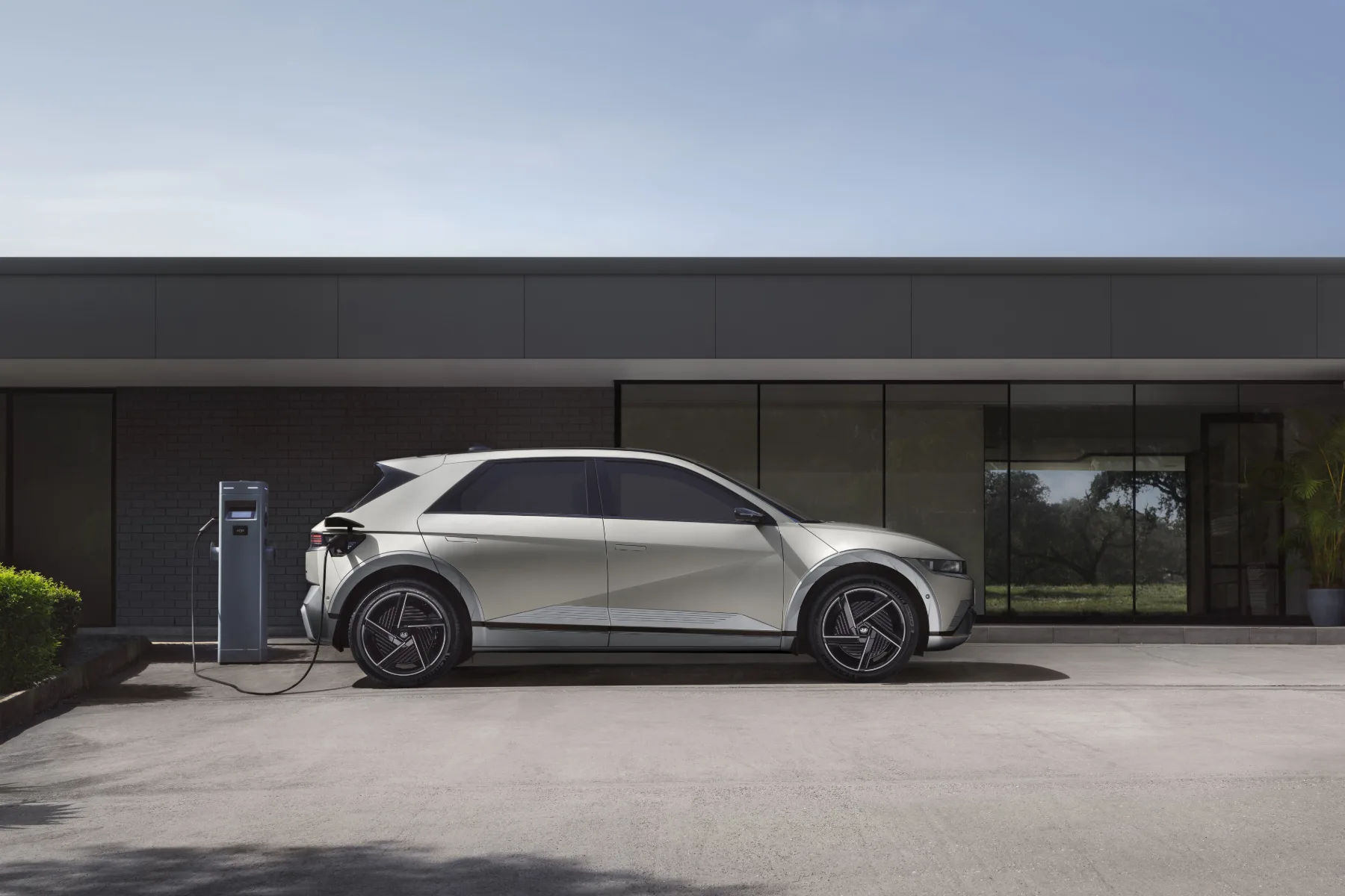 Hyundai Ioniq 5 nadigral Teslo pri vzdržljivosti baterij