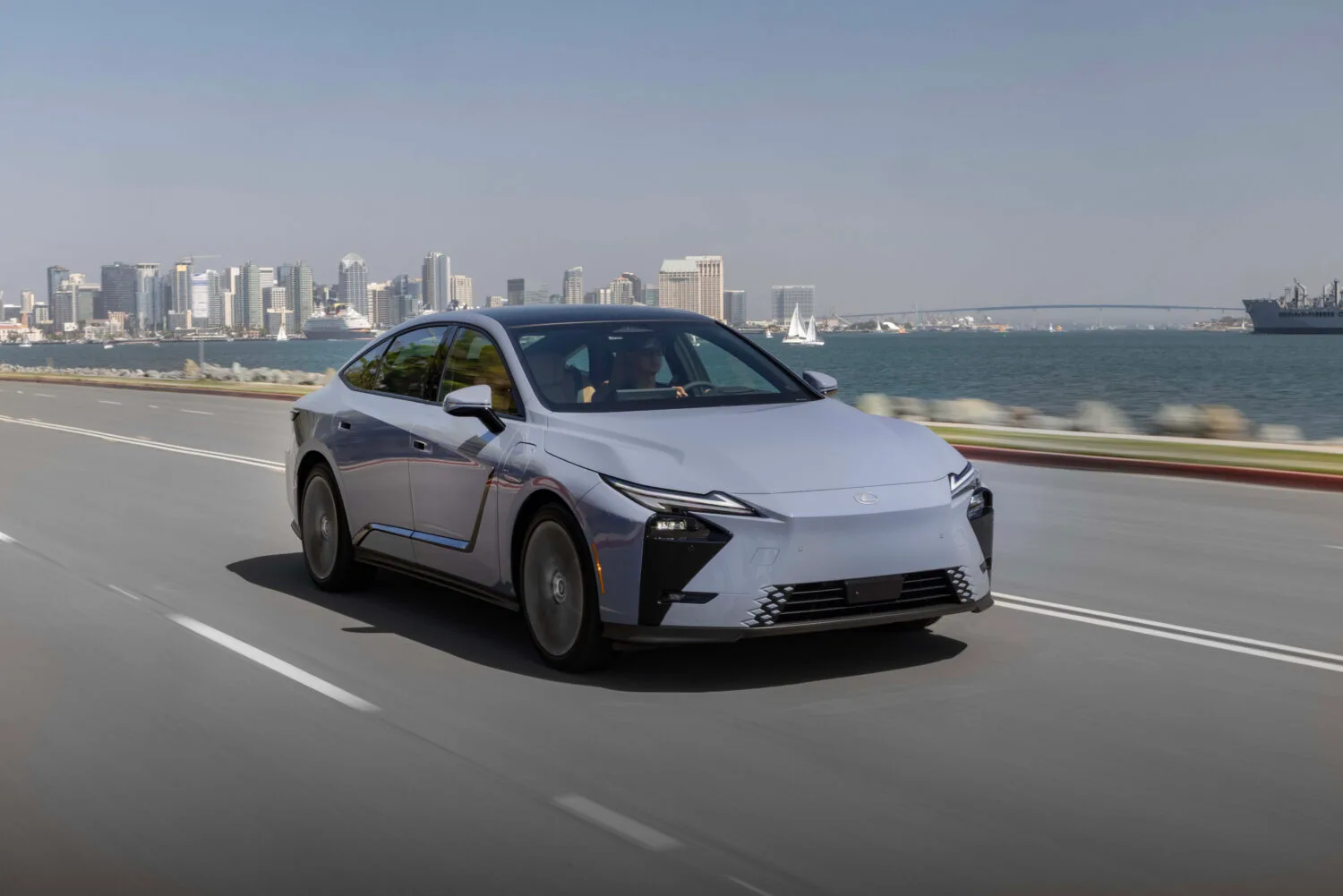 Električni Lexus ES (2027): Udobje in tišina namesto dirkanja