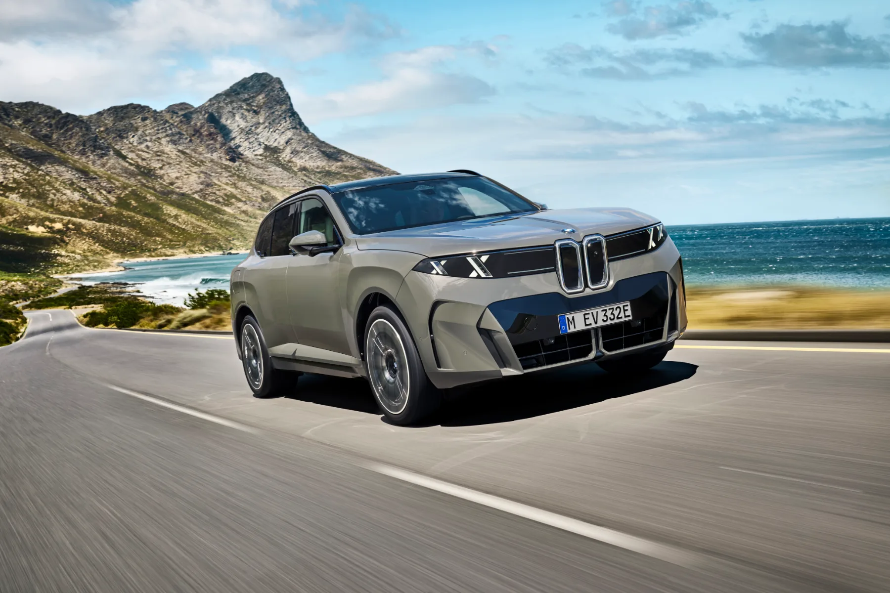 BMW iX5 60 xDrive: 144 kWh baterija in več kot 720 km dosega